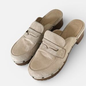 JF Penny Loafer Styled Wooden Platform Heeled Clogs Women’s Size 8.5 Tan Suede